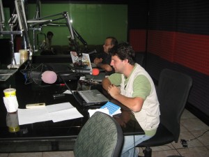 Rodolfo na rádio fechada pelos golpistas 